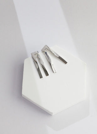 Geometric Sculpture Silver Necklace D0277