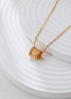 Necklace / Vintage gold