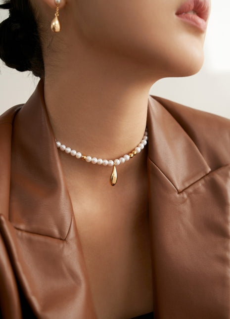 Pearl necklace with gold beads D0231