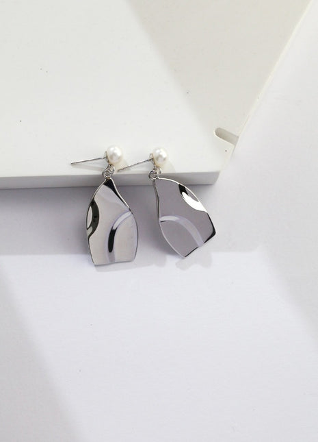 Sterling Silver Pearl Earrings E0834