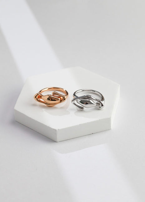 Pure Silver Fluid Ring J0121