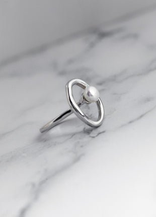 Sterling silver pearl ring J0095