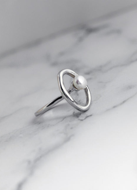 Sterling silver pearl ring J0095