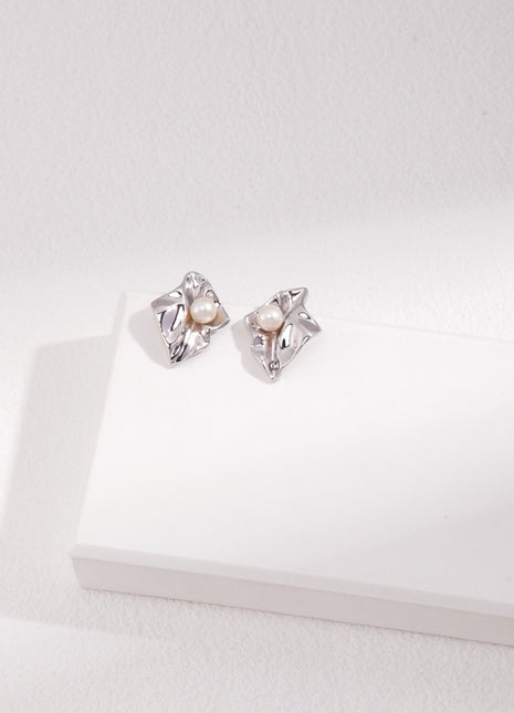 Sterling silver pearl earrings E01007