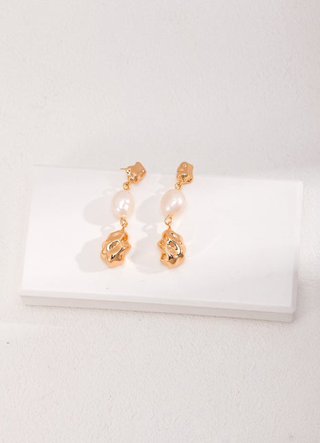Natural Pearl Earrings E01061