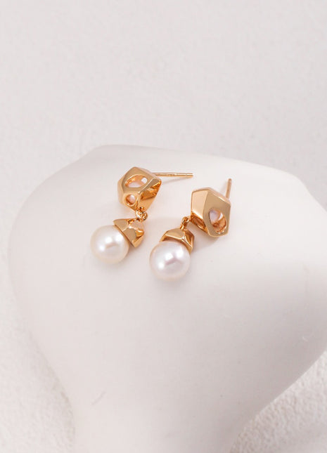 Sterling silver pearl earrings E01083