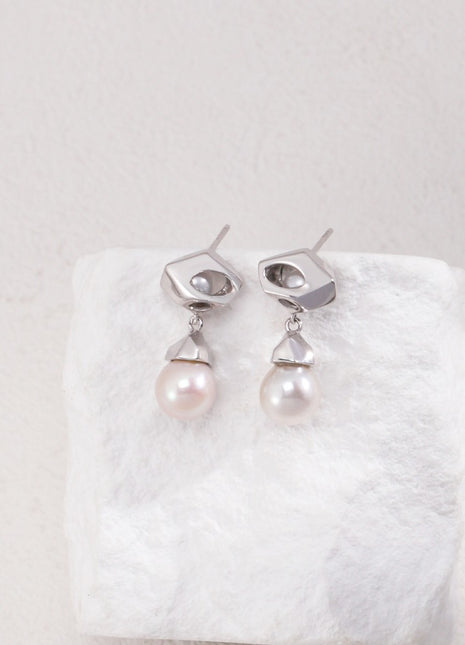 Sterling silver pearl earrings E01083