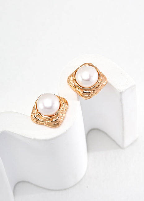 Sterling silver pearl stud earrings E01166